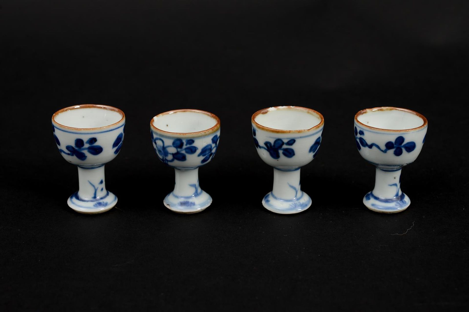 Four blue and white porcelain stemcups with a floral decoration. Unmarked. China, Kangxi. H. 4.5 cm. - Image 3 of 10