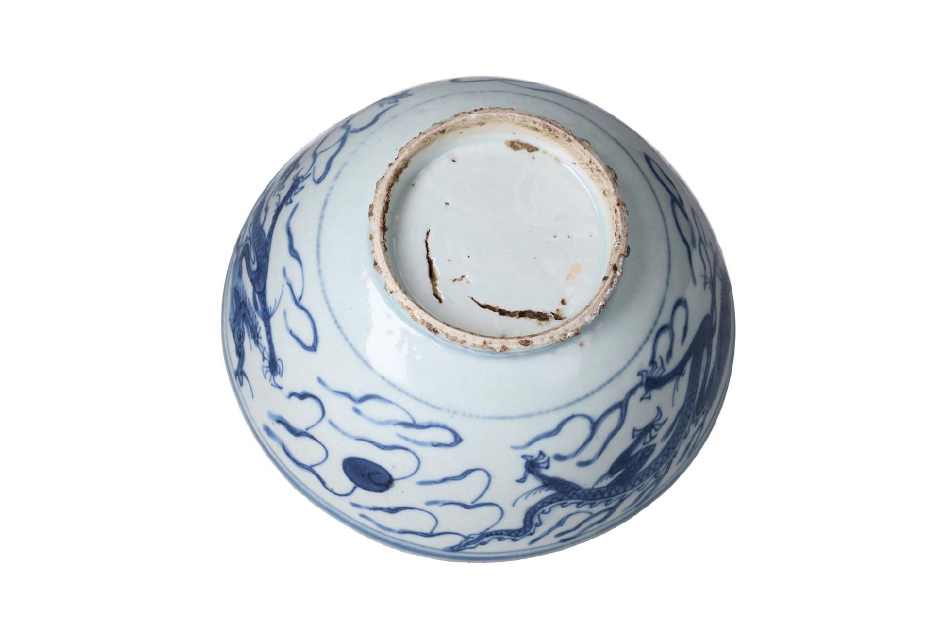 A blue and white porcelain bowl, decorated with dragons chasing a flaming pearl. Unmarked. China, - Image 6 of 6