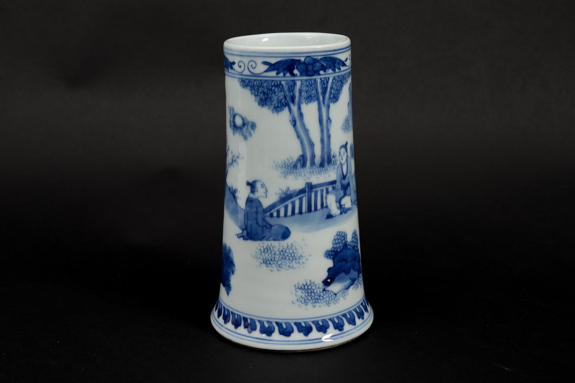 A blue and white porcelain beer mug decorated with an outdoor scene with seated figures. Unmarked. - Image 7 of 7