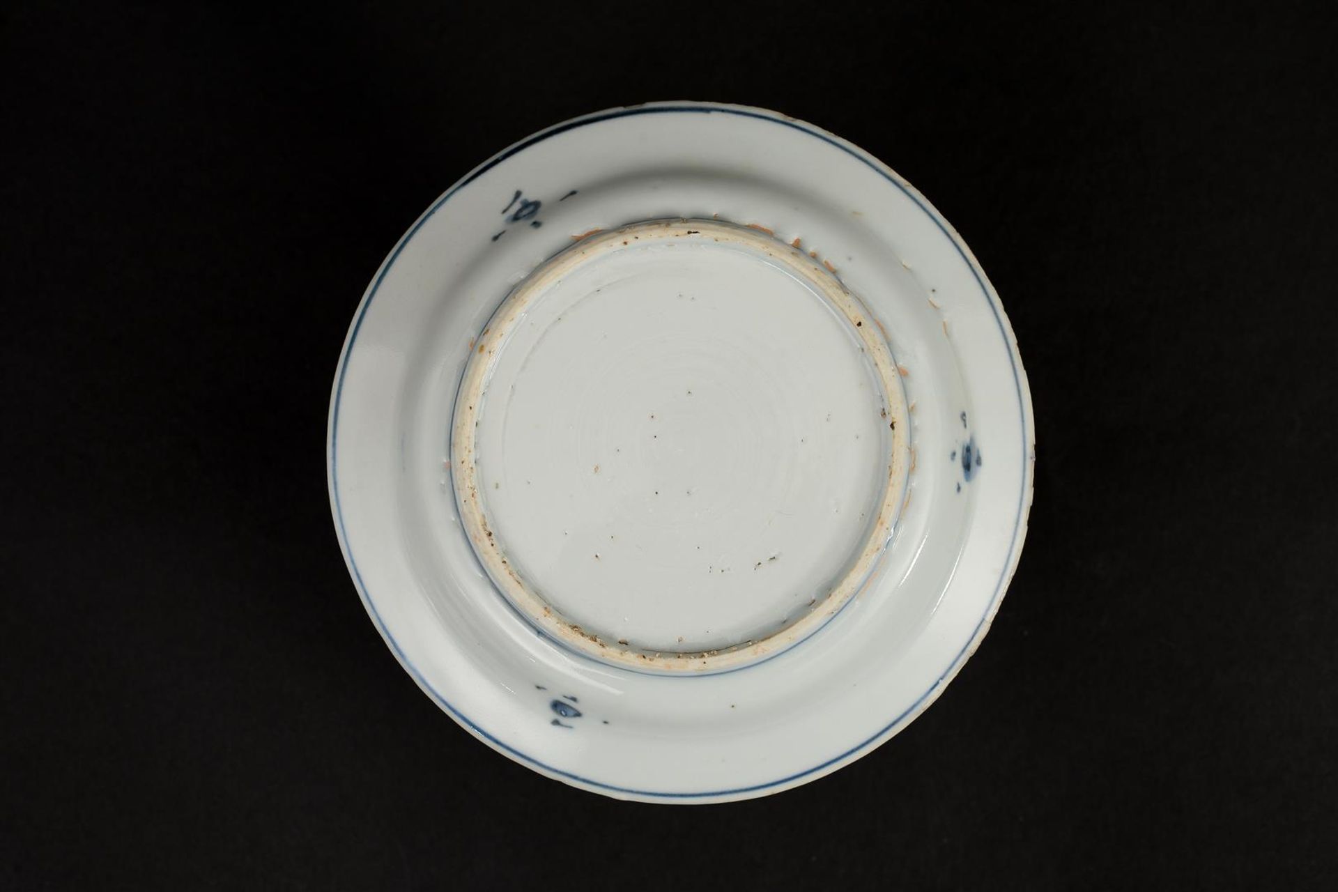 A set of three blue and white, Ko-sometsuke, porcelain dishes, decorated with a landscape and a - Image 3 of 7