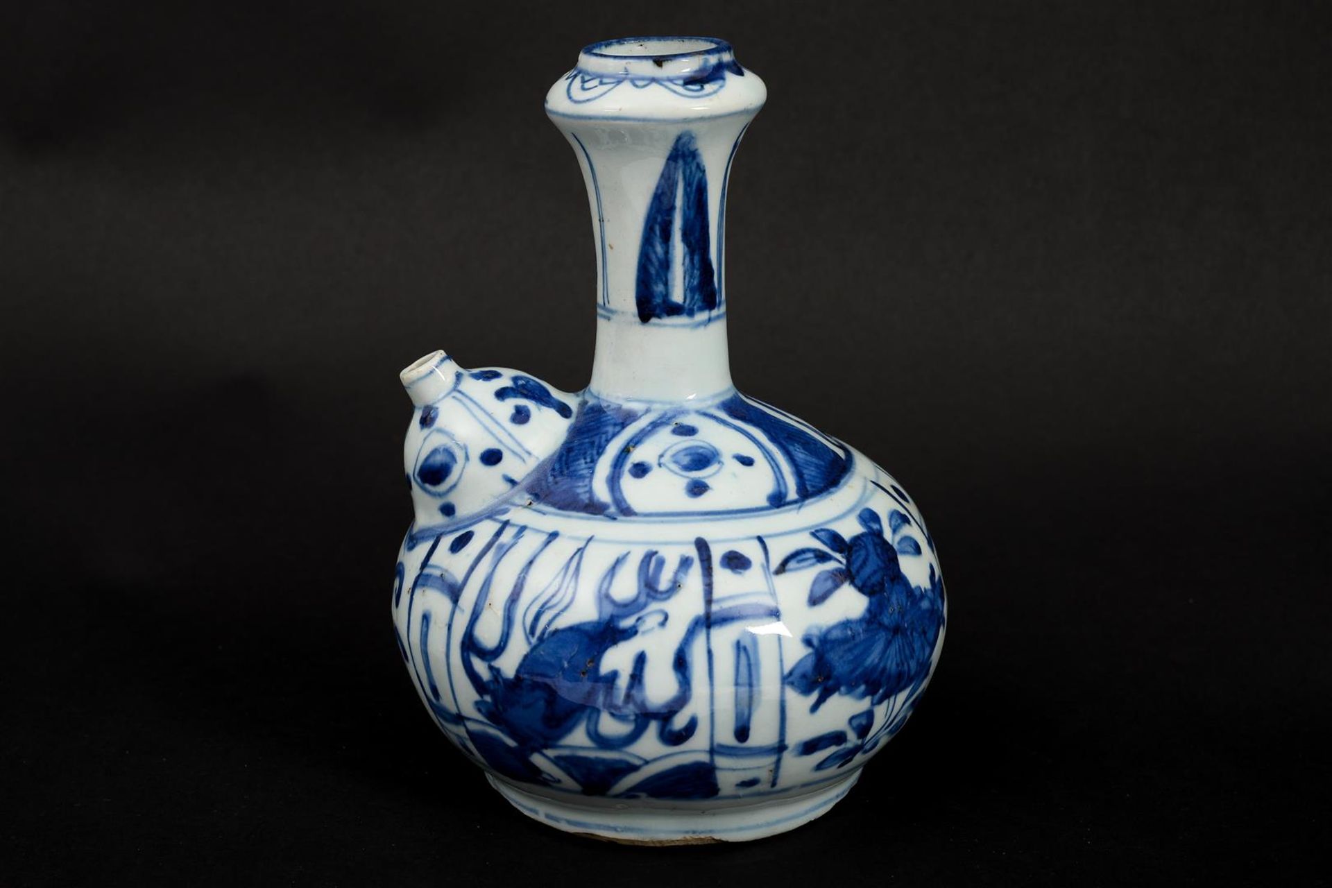 A blue and white porcelain kendi with a geometric decoration and flying horses. Unmarked. China, - Image 8 of 8