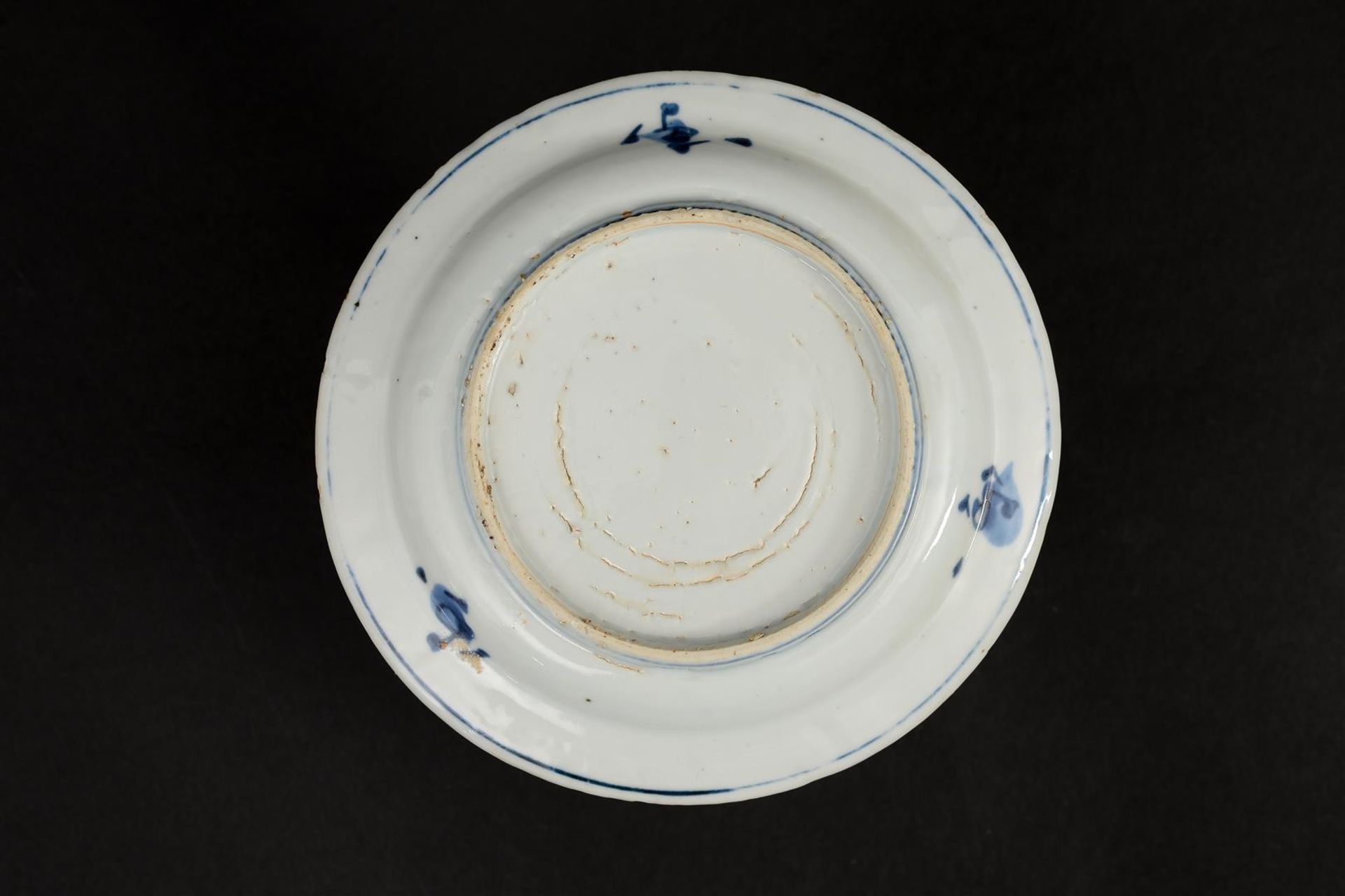 A set of three blue and white, Ko-sometsuke, porcelain dishes, decorated with a landscape and a - Image 7 of 7