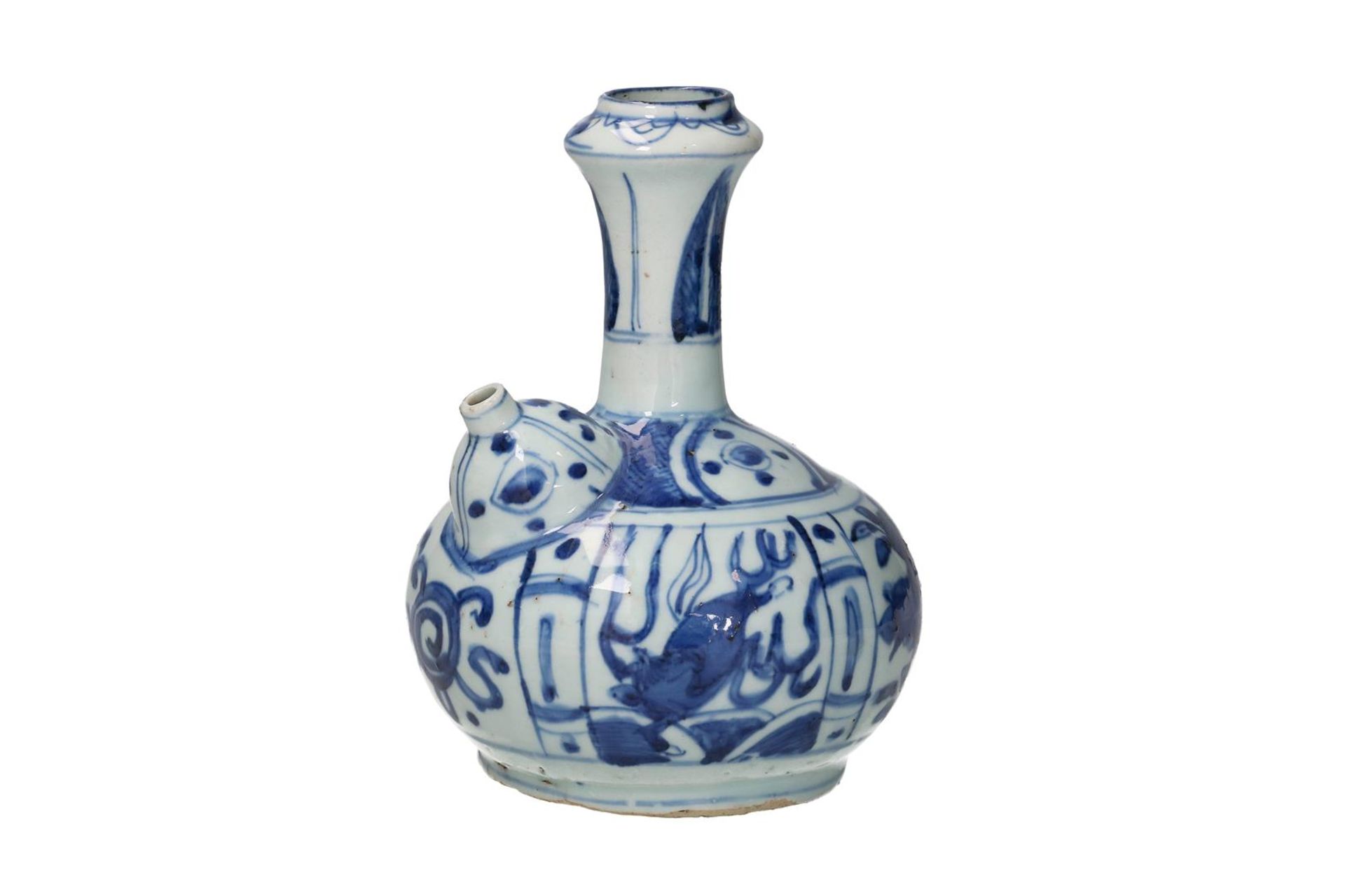 A blue and white porcelain kendi with a geometric decoration and flying horses. Unmarked. China, - Image 6 of 8