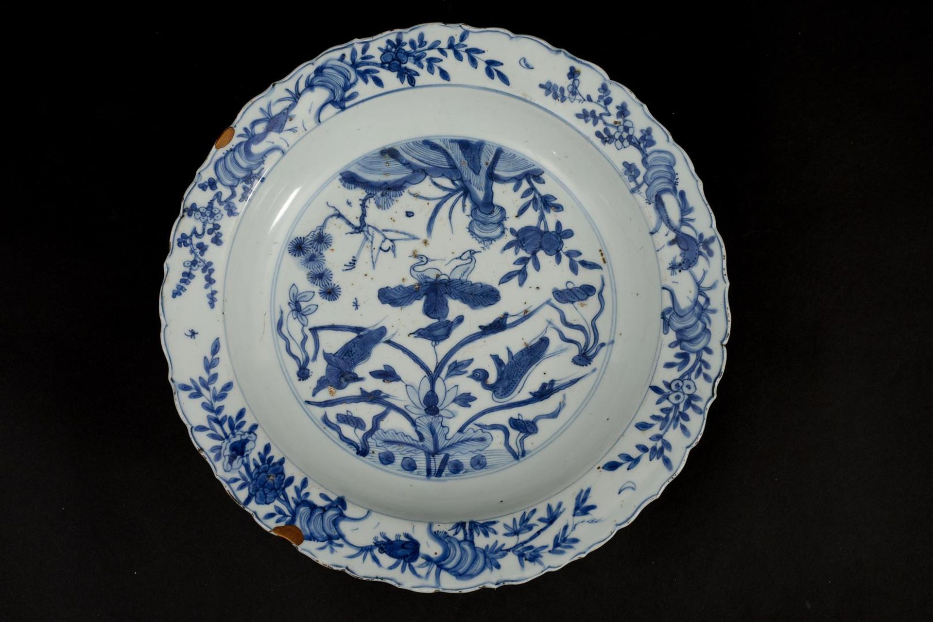 A blue and white porcelain deep charger with a scalloped rim, decorated with two ducks in a lotus - Image 3 of 7