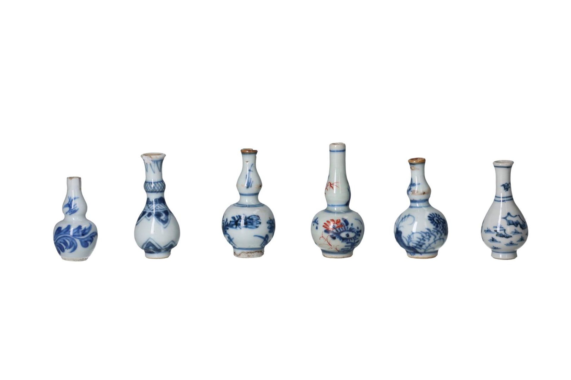 Lot of twelve blue and white Imari porcelain miniature vases, decorated with flowers. Unmarked. - Image 2 of 7