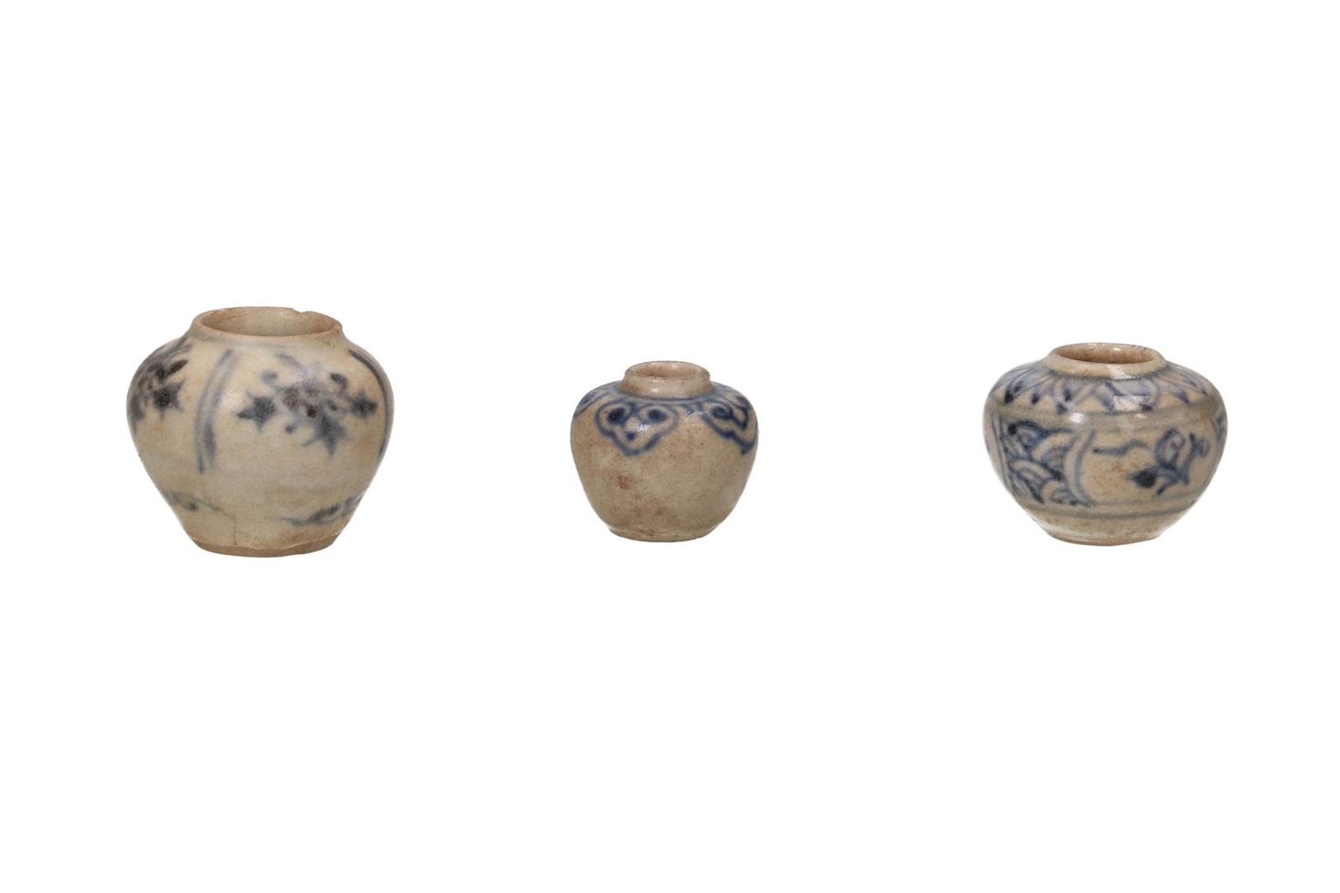 Lot of six blue and white porcelain miniature jars, of which one with cover, decorated with - Image 6 of 8