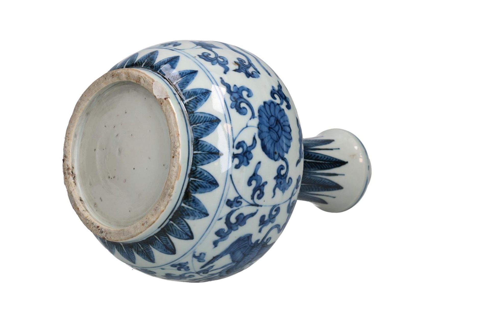 A blue and white porcelain kendi with a geometric decoration of leaves and a phoenix on the belly. - Image 3 of 6