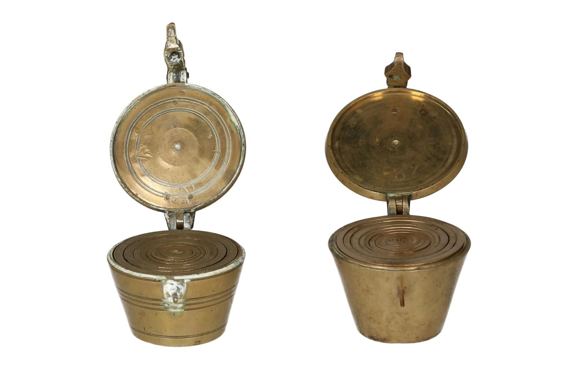 Lot of two nested cup-weights: 1) A Nuremberg nested cup-weight, 1 Amsterdam pound, 1778. Master - Image 6 of 10