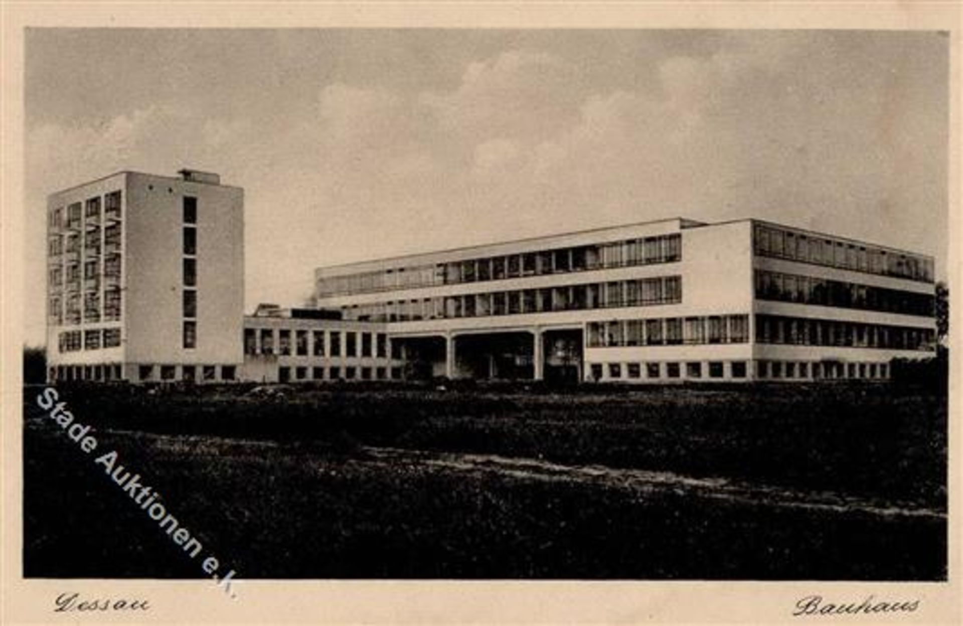 Bauhaus Dessau (o-4500) Ansichtskarte I-II