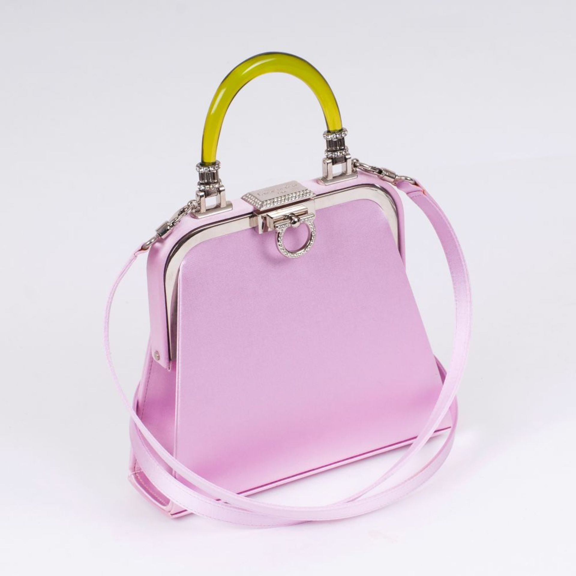 Christian Dior. Satin Bag in Rosa mit Plexiglas-Henkel.