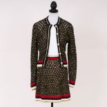 Gucci. Strick-Ensemble mit Mini-Skirt und Cardigan.