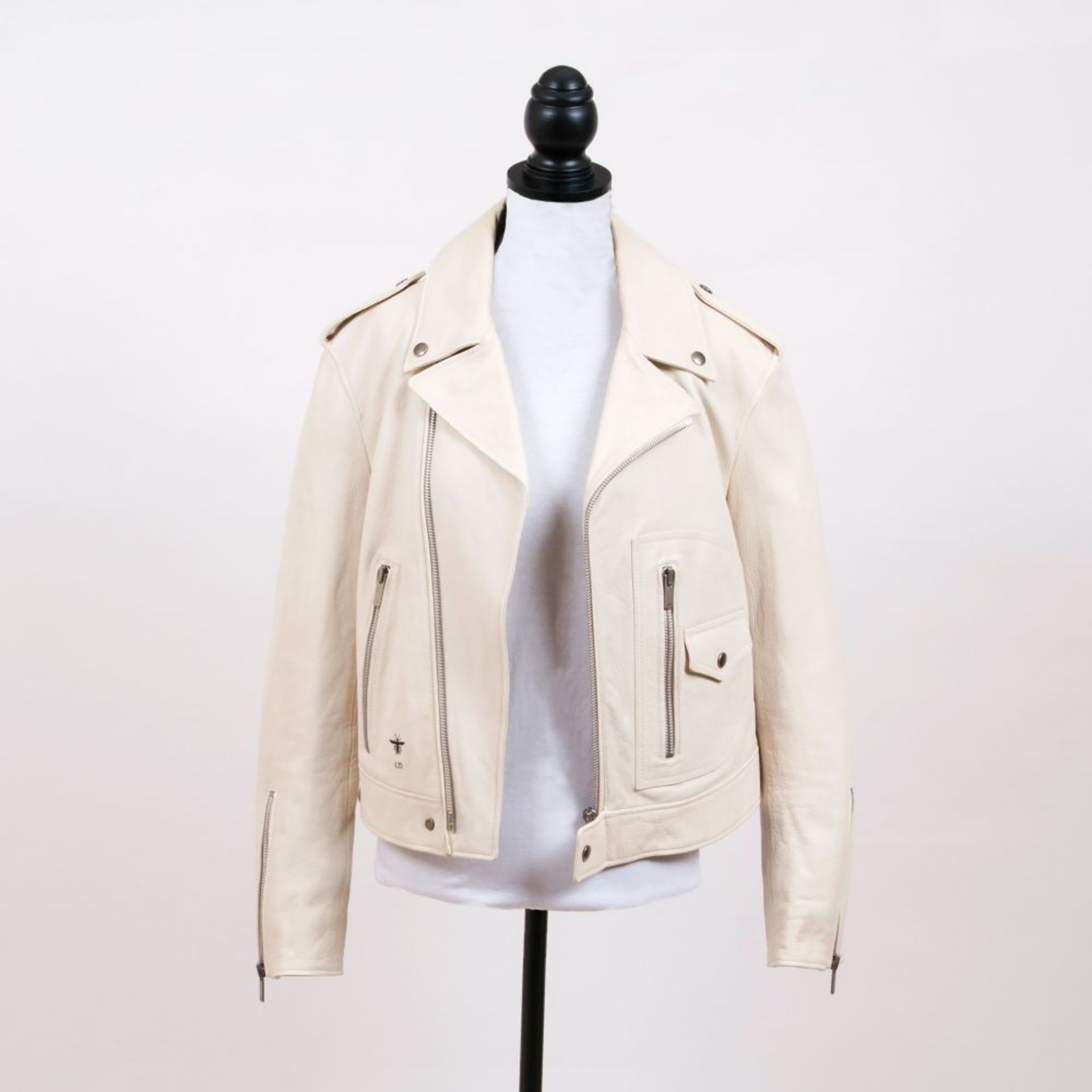 Christian Dior. Leder-Bikerjacke im '5 Swords' Design Ivory. - Bild 2 aus 2