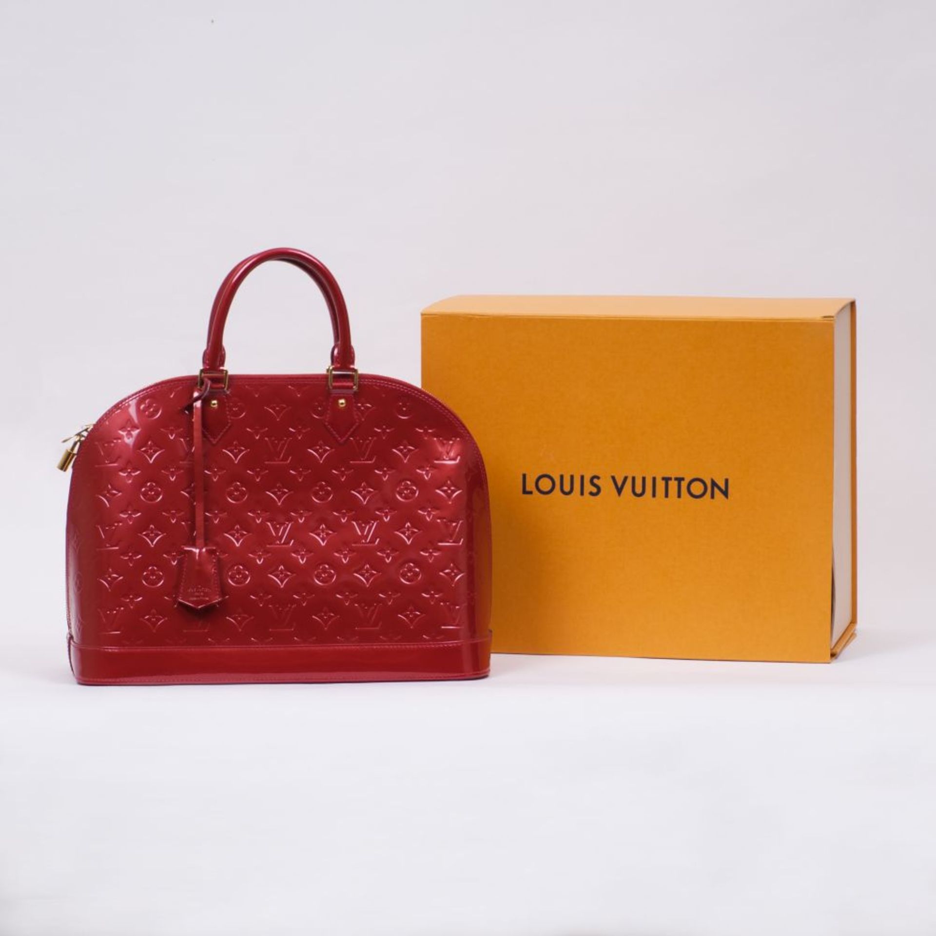 Louis Vuitton. Alma MM Bag Kirschrot. - Bild 2 aus 2