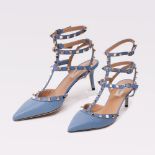 Valentino Garavani. Paar Rockstud Pumps.