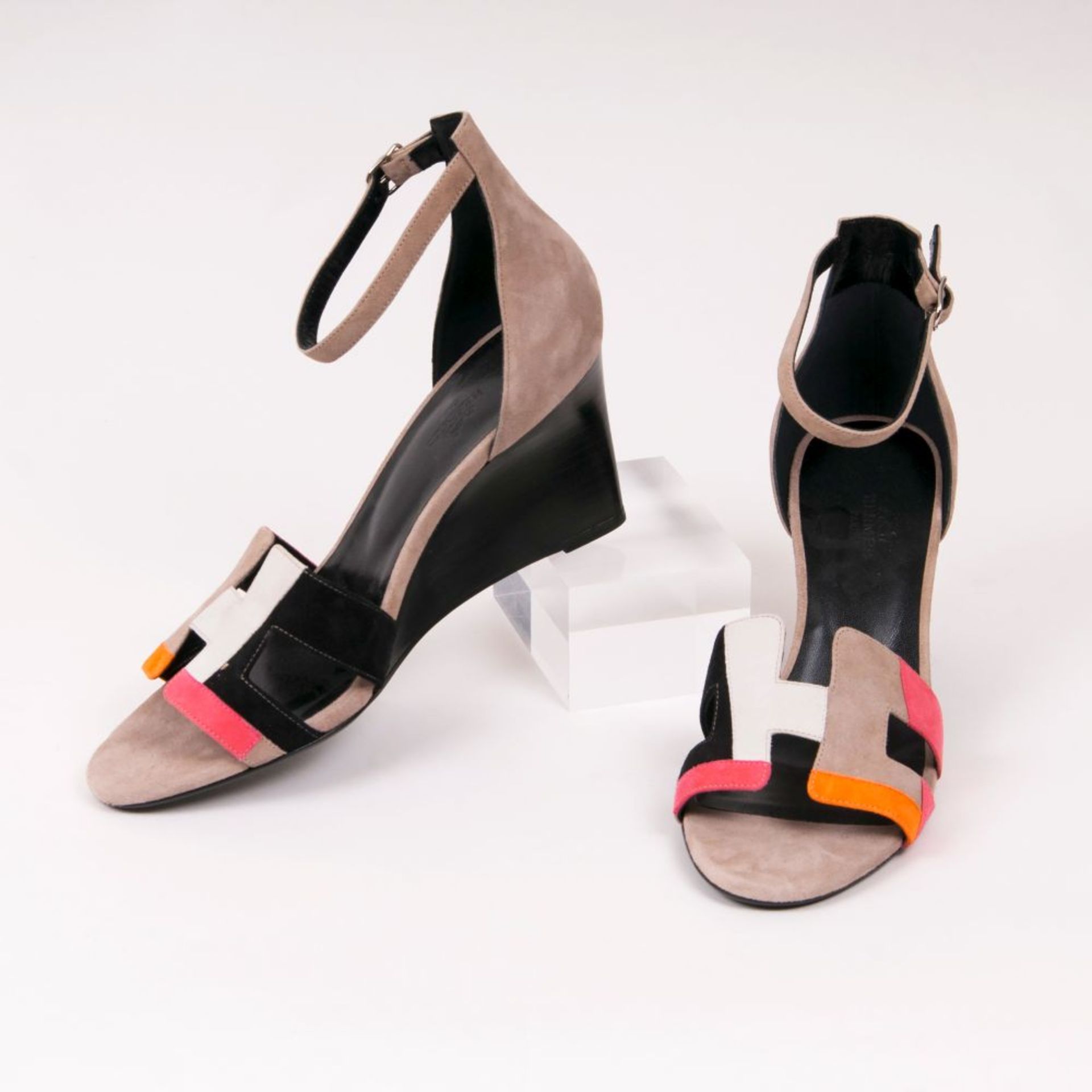 Hermès. Paar Pumps Sandals Legend Multicolour Suede.