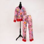 Gucci. Floral Snake Pyjama-Style Hose und Shirt in Pink 'l’Aveugle par Amour'.