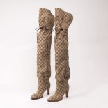 Gucci. Paar Highheels Over Knee Canvas Boots.