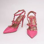 Valentino Garavani. Paar Highheels Rockstud Pumps in Pink.