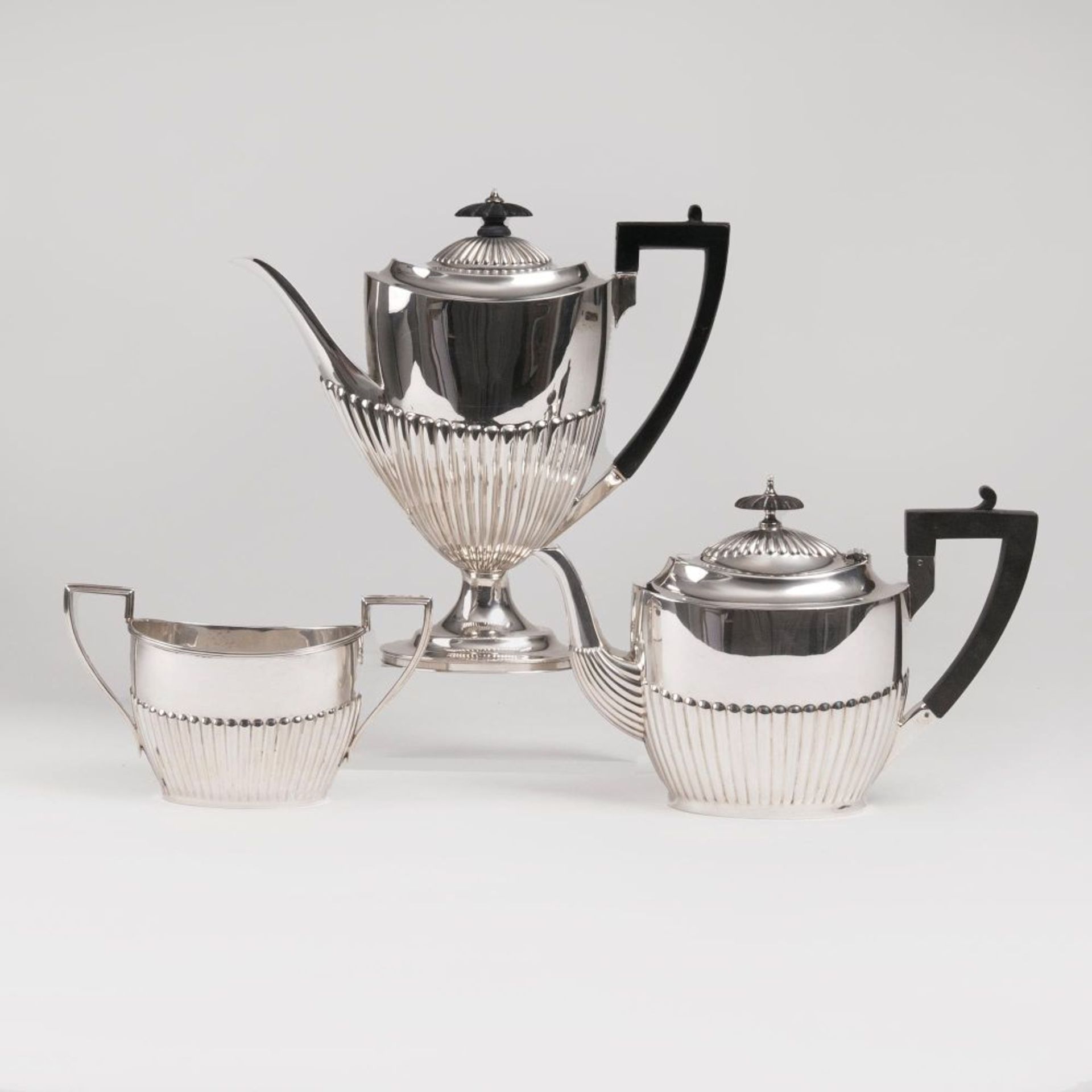 Viktorianische Kaffee- und Teekanne mit Zuckerpot.