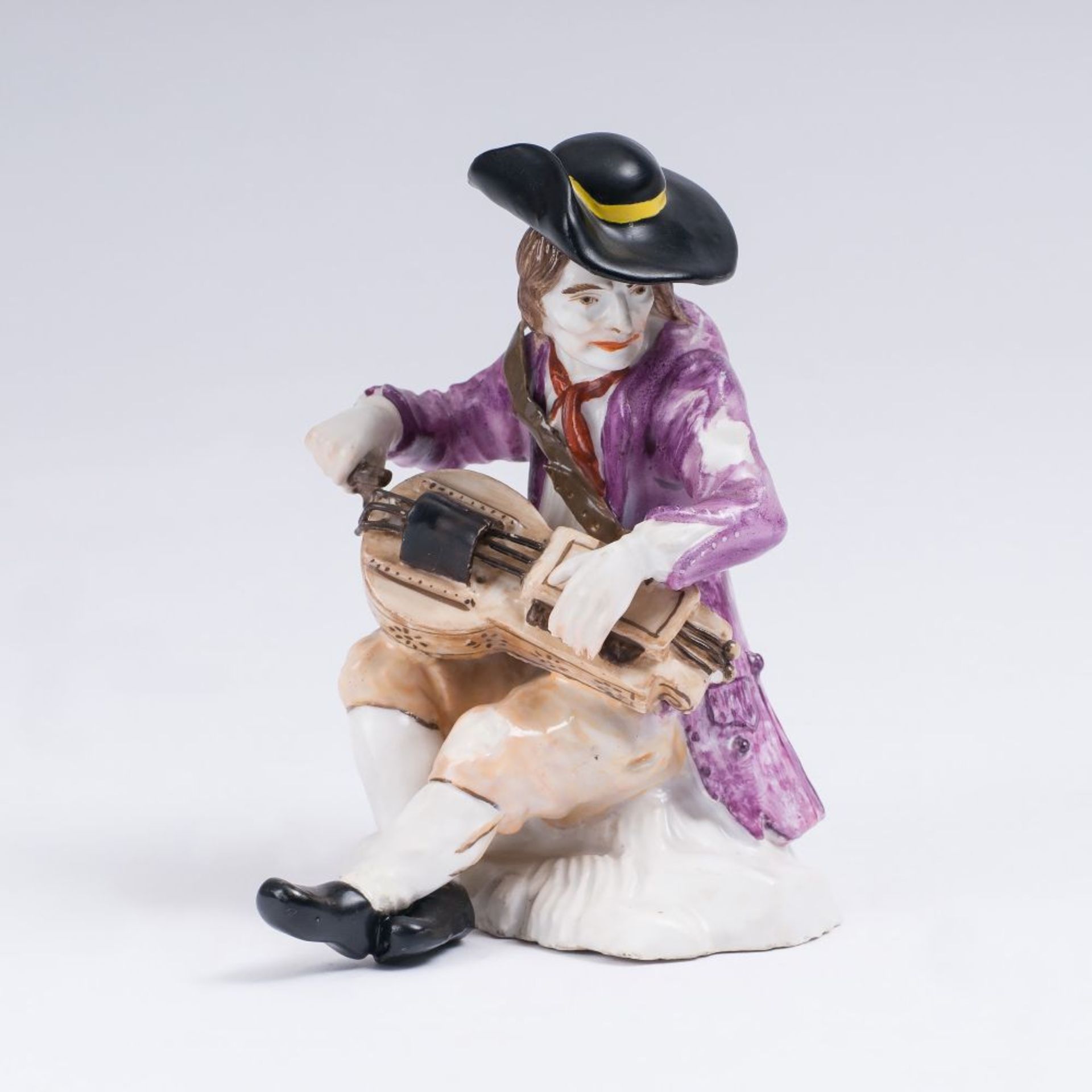 Johann Joachim Kaendler (Fischbach/Sachsen 1706 - Meissen 1775). Bettler mit Drehleier. Meissen, das