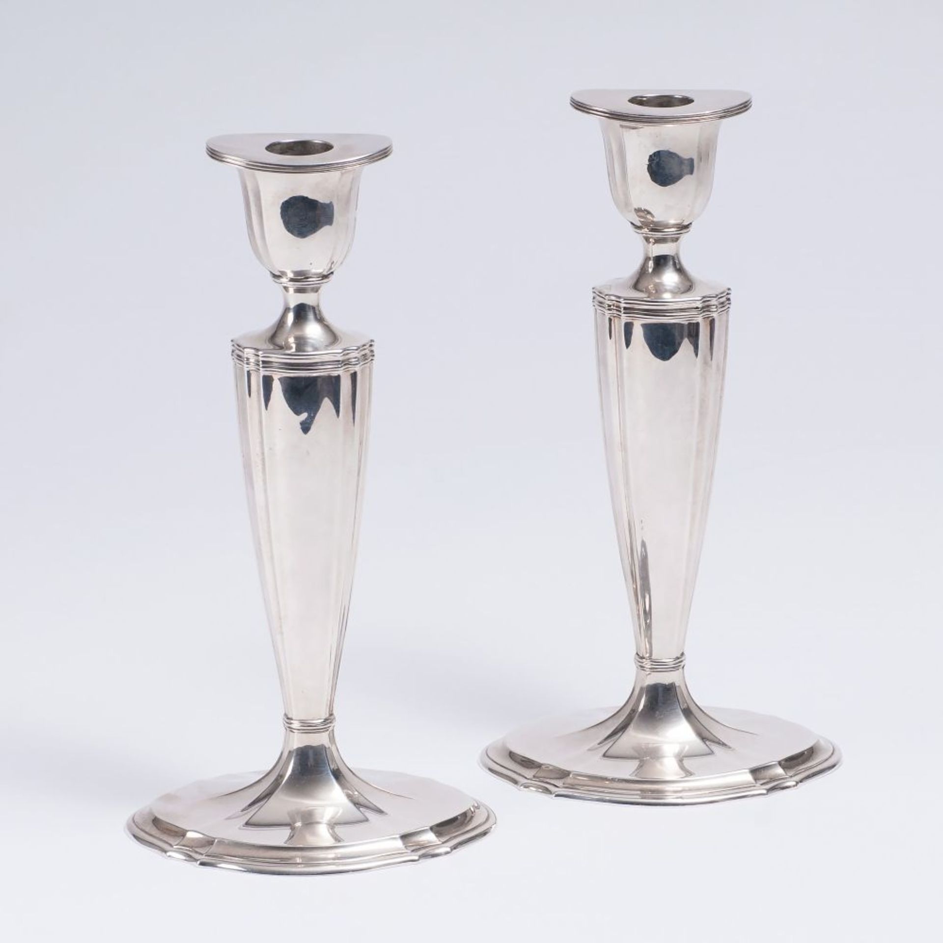 Tiffany & Company gegr. 1853 in New York. Paar klassischer Leuchter. New York, 1 H. 20. Jh.