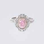 Fancy Diamant-Ring in Light Pink. Platin, gest. Pt 950, 18 kt. Roségold, gest. Im Zentrum der oval