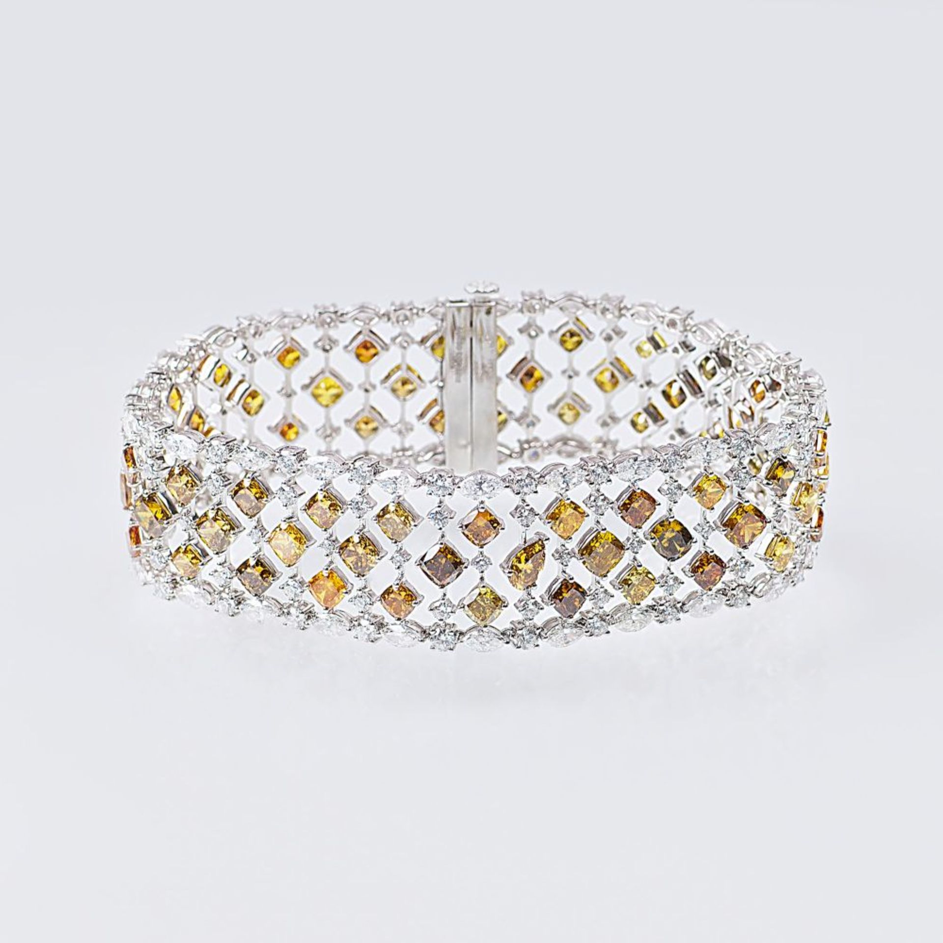 Diamant-Armband mit Fancy und River - fein weißem Diamant-Besatz. 18 kt. WG, gest. Farbfeiner Besatz - Image 2 of 2
