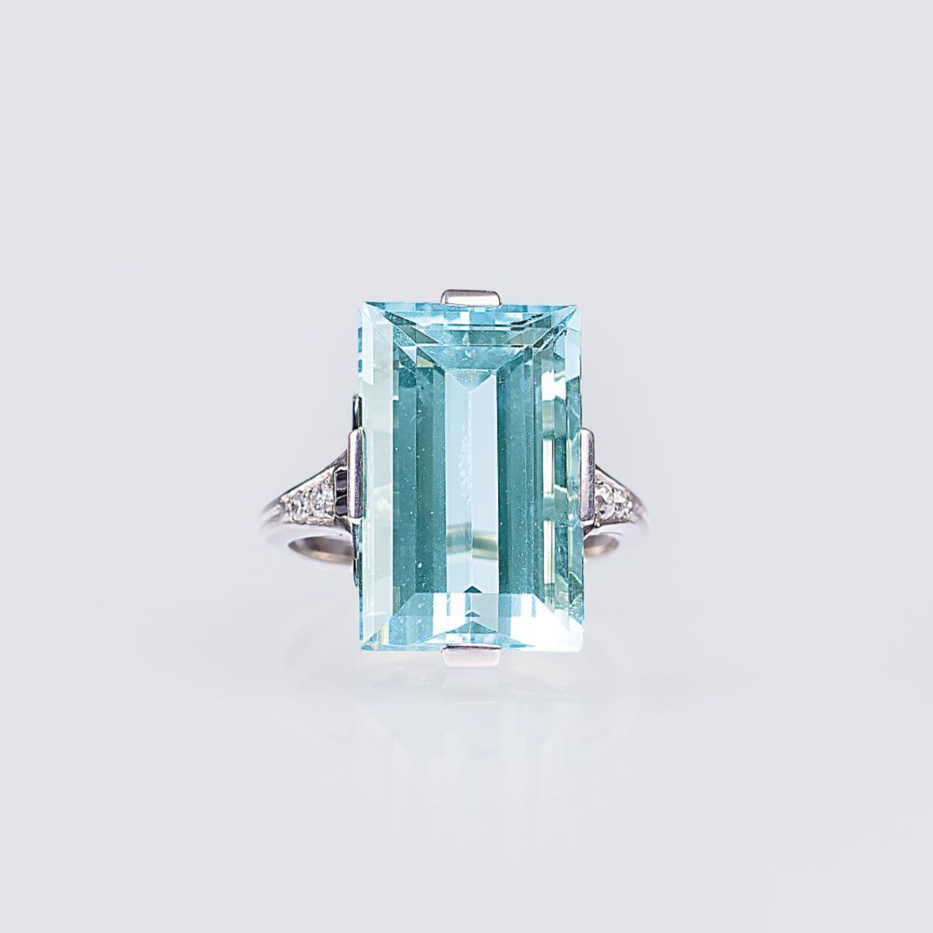 Art-déco Aquamarin-Diamant-Ring.