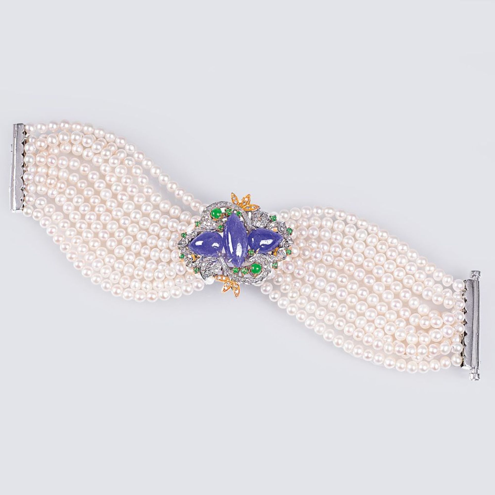 Perlen-Armband mit prachtvollem Edelstein-Besatz.