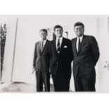 Cecil Stoughton (Oskaloosa 1920 - Merritt Island 2008). John F. Kennedy und seine Brüder.