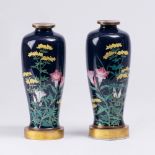 Paar Cloisonné-Vasen.