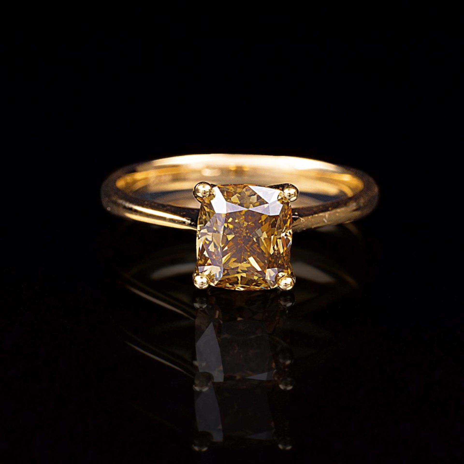 Fancy-Diamant Ring.