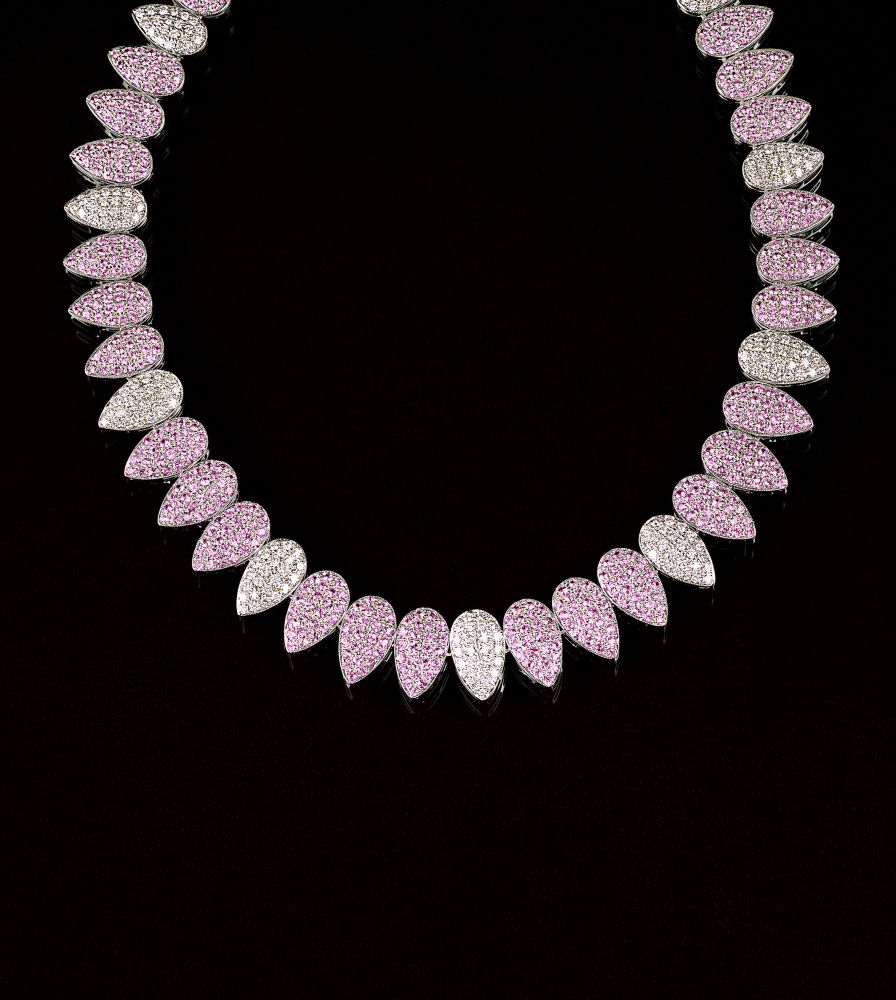 Farbfeines Diamant-Collier mit Pink-Saphiren.