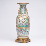 Große Kanton-Vase mit Bronzemontierung.