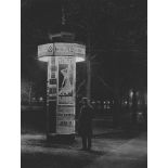 BRASSAI [gyula halasz] - Une colonne Morris la nuit - Original photogravure