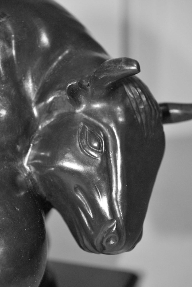 FERNANDO BOTERO [imputee] - Toro - Bronze sculpture with very dark brown patina - Image 6 of 10