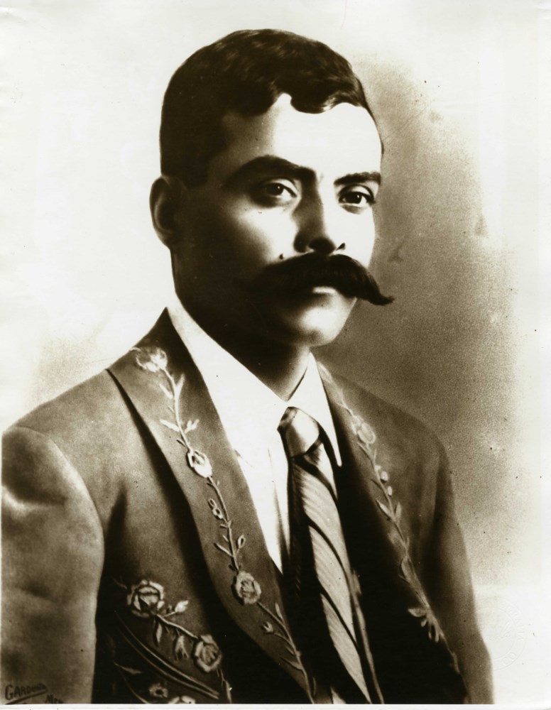 AGUSTIN VICTOR CASASOLA - Emiliano Zapata, Traje y Corbata - Gelatin silver print