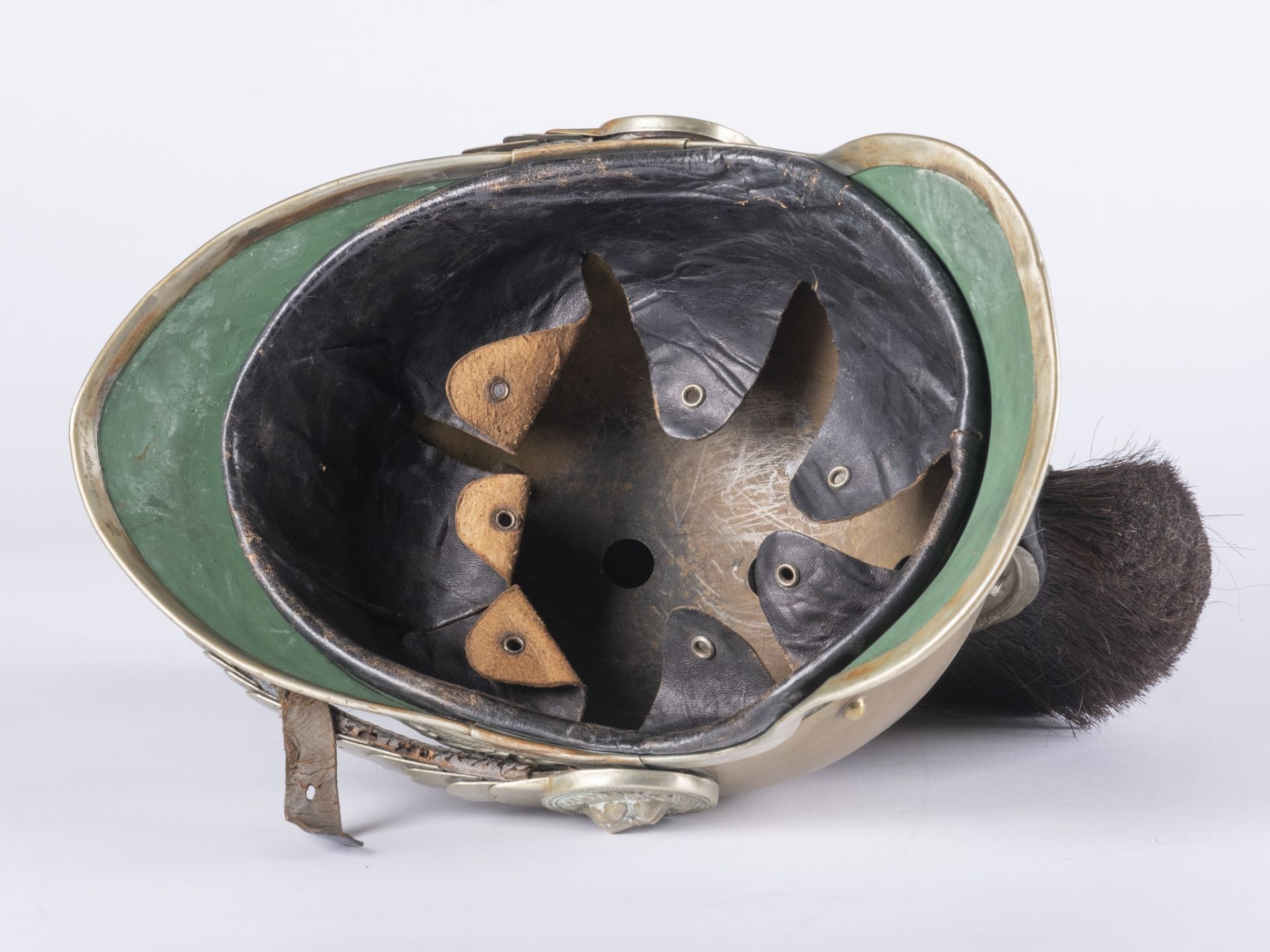 France, Troisième république: Casque de gendarme à pied modèle 1912. Casque de gendarme à pied du