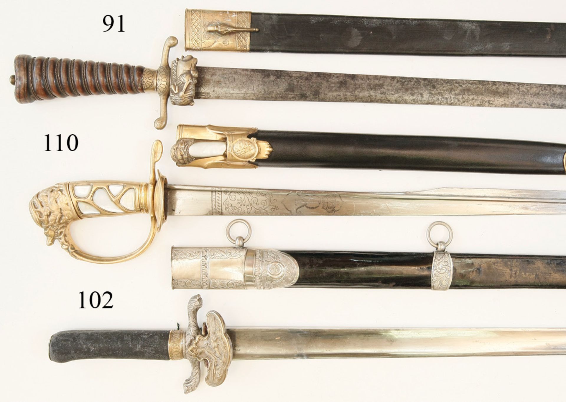 Hirschfänger, um 1780Breite, zweischneidige Klinge. Jagdliche Ziergravuren und magische Zahl "