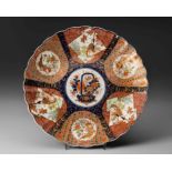 A JAPANESE IMARI "SHI-SHI AND MAIDEN" LOBED CHARGER, MEIJI PERIOD, 1868 - 1912