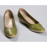 A PAIR OF OLIVE GREEN VINTAGE SALVATORE FERRAGAMO ESPADRILLE WEDGES