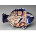 A JAPANESE IMARI "CARP" PLATE, MEIJI PERIOD, 1868 - 1912