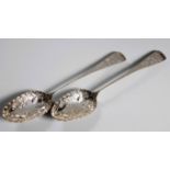 A PAIR OF WILLIAM IV SILVER OLD ENGLISH PATTERN BERRY SPOONS, WILLIAM EATON, LONDON, 1834