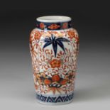 A JAPANESE IMARI VASE, MEIJI PERIOD, 1868 - 1912