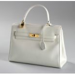 A LADIES VINTAGE 'KELLY STYLE' HANDBAG