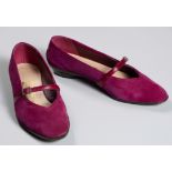 A PAIR OF FUCHSIA VINTAGE SALVATORE FERRAGAMO AUDREY BALLERINAS