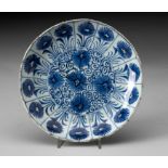 A CHINESE BLUE AND WHITE "ASTER" DISH, QING DYNASTY, KANGXI, 1662 - 1722