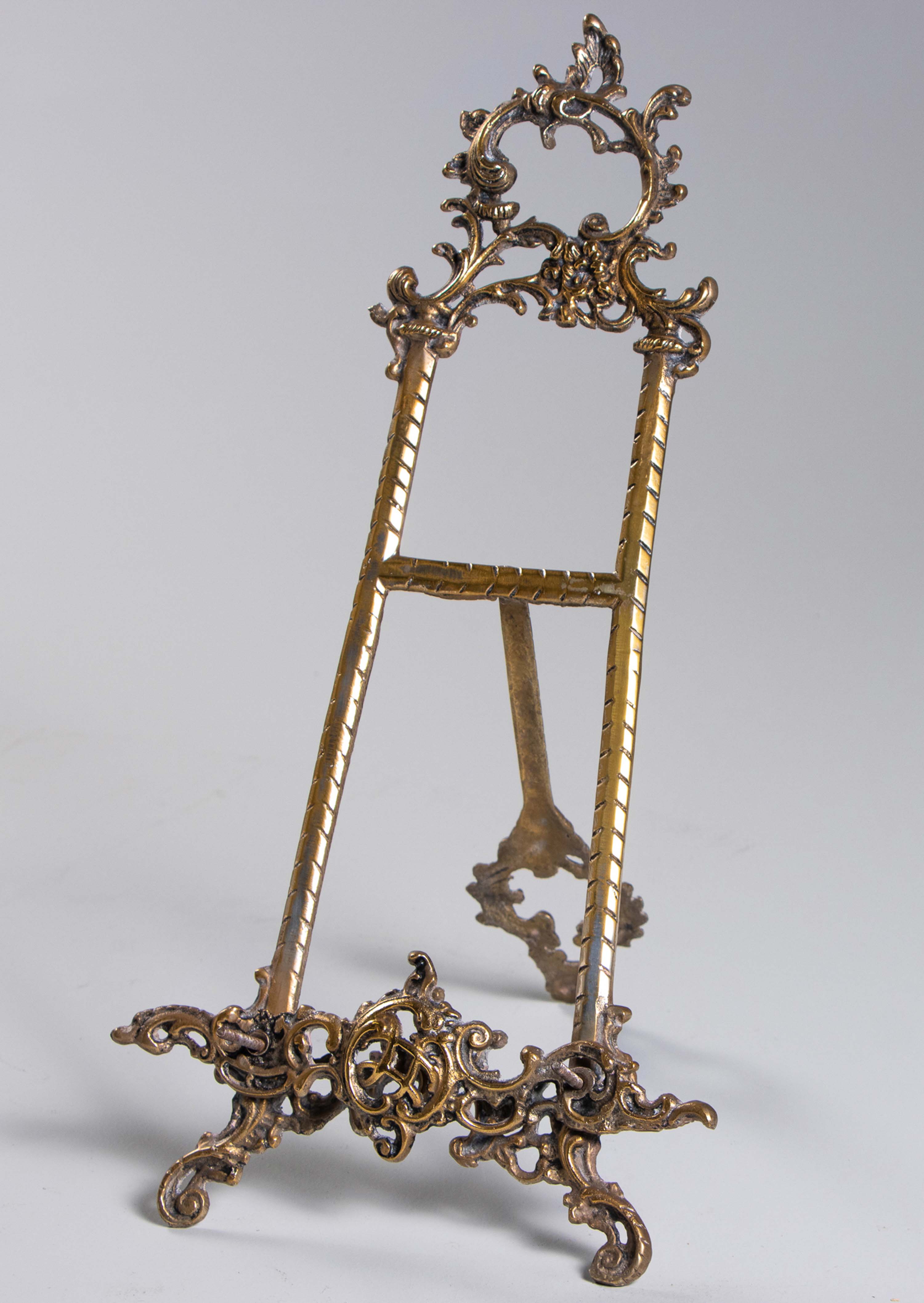 A VICTORIAN BRASS TABLETOP EASEL