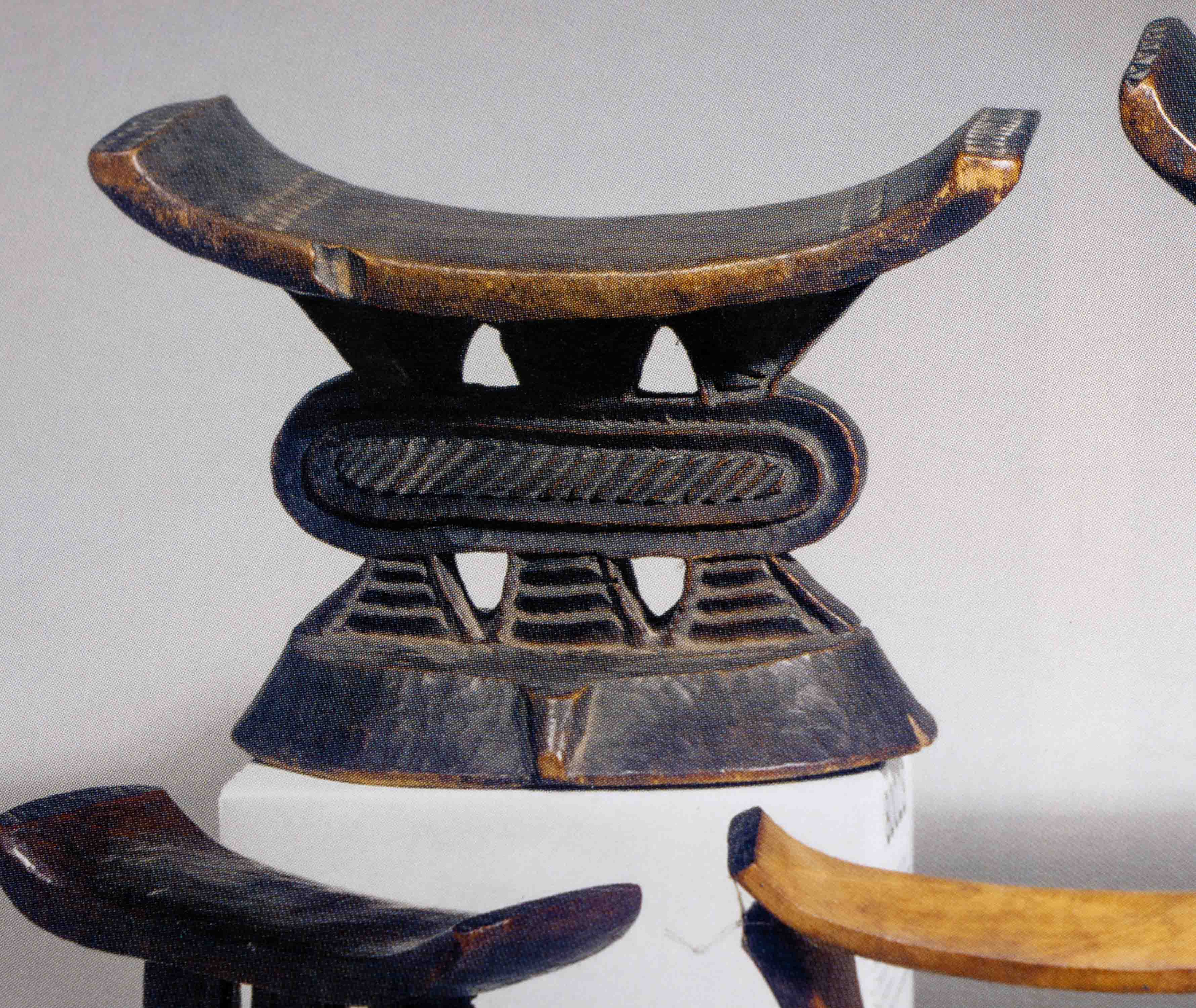 A SHONA HEADREST, ZIMBABWE - Image 3 of 5