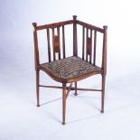 A MAHOGANY CORNER CHAIR, EARLY 20th CENTURY